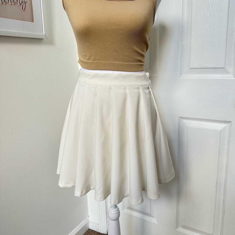 Akira Winter White Pleated Skirt - sz L